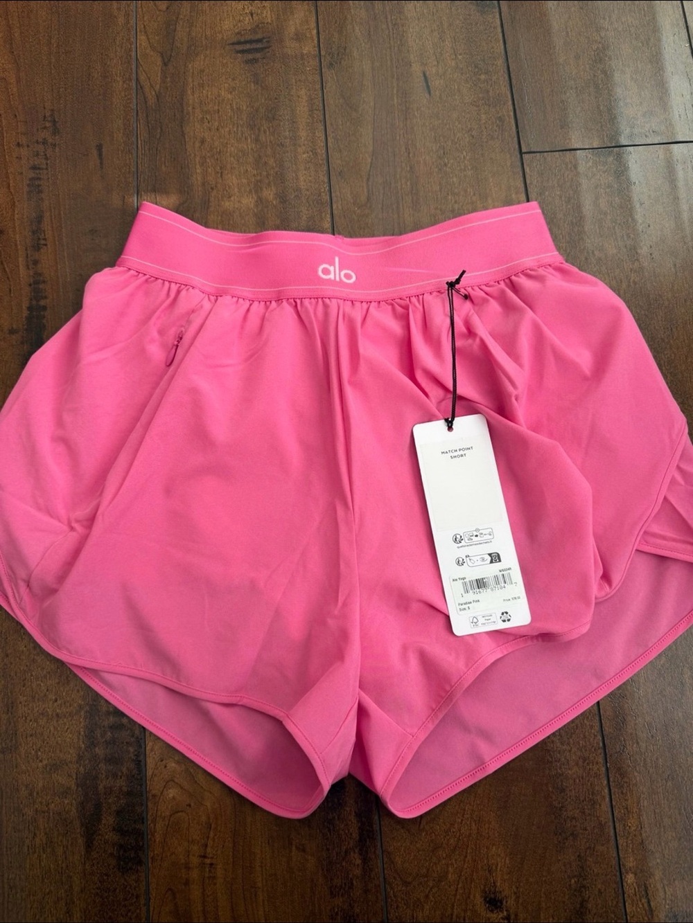 Alo Match Point Shorts! New - Picture 3 of 4